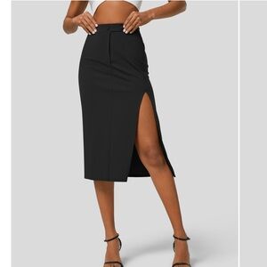 HALARA skirt. Brand new. Size medium